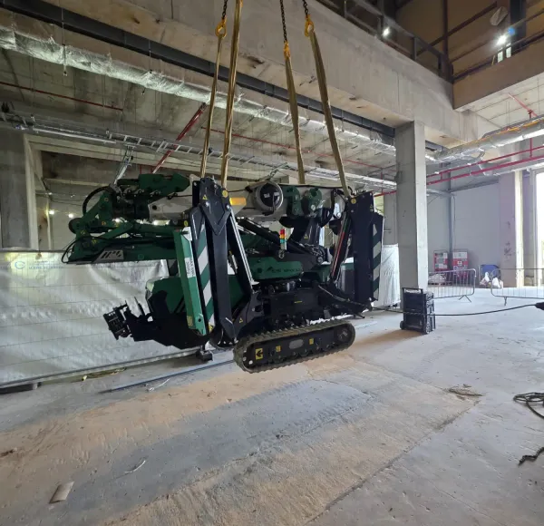 Spider crane lifting a load onto a platform