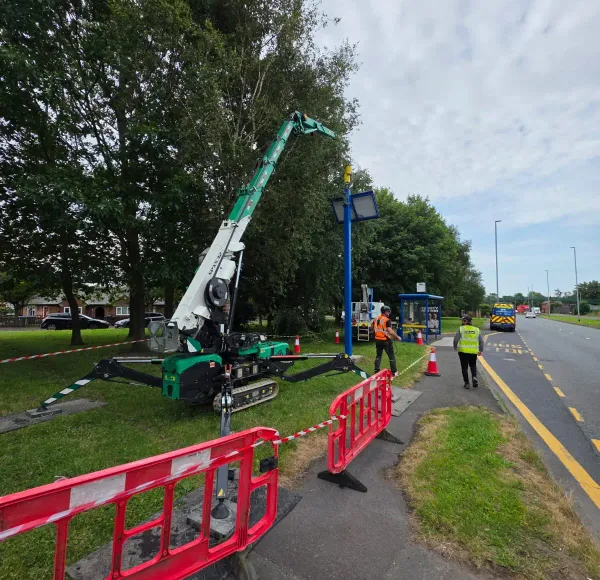 Spider crane and operative on a footpath